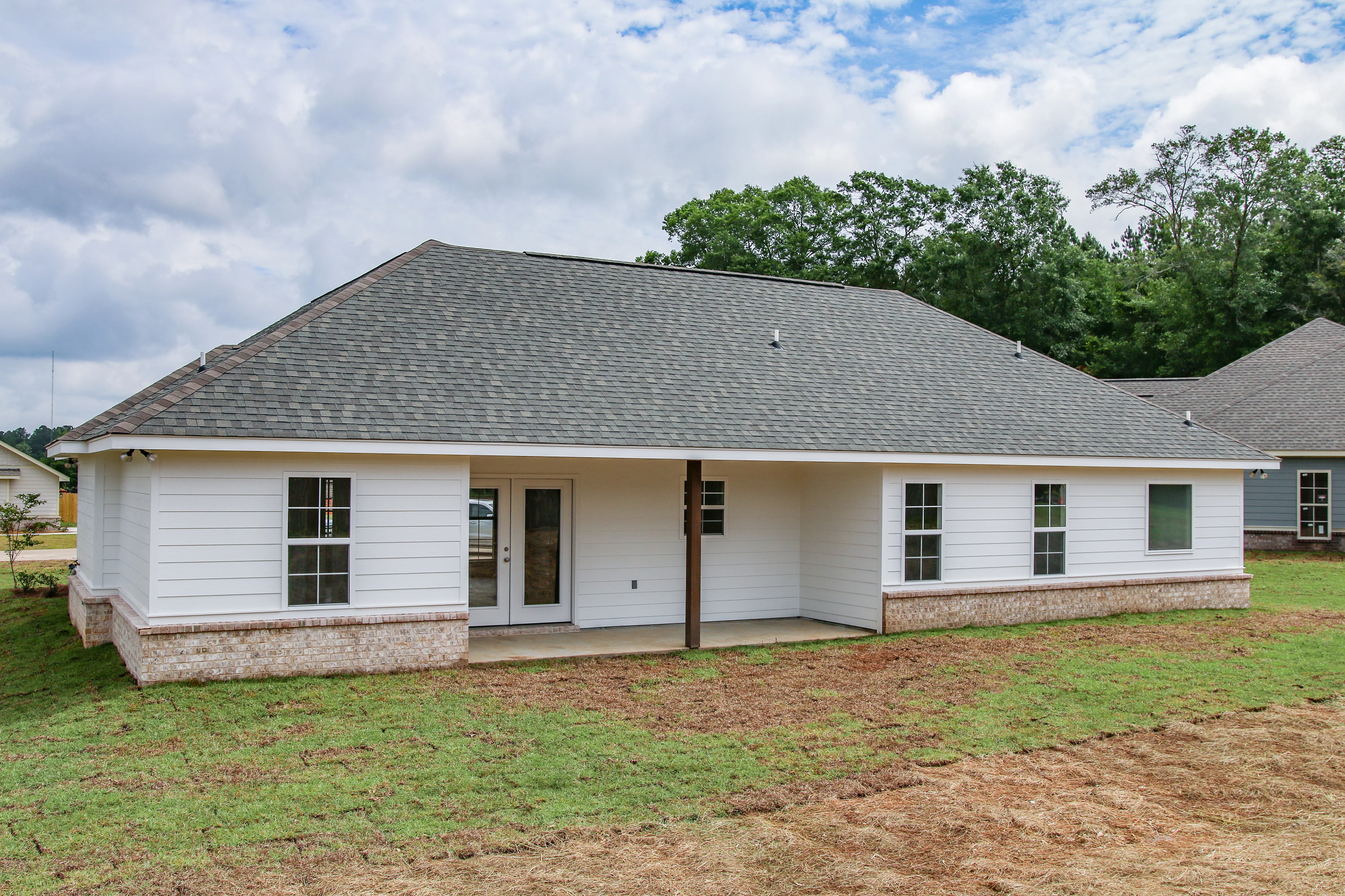 HPZ-26019 Sophie Farmhouse Plan - Image 2