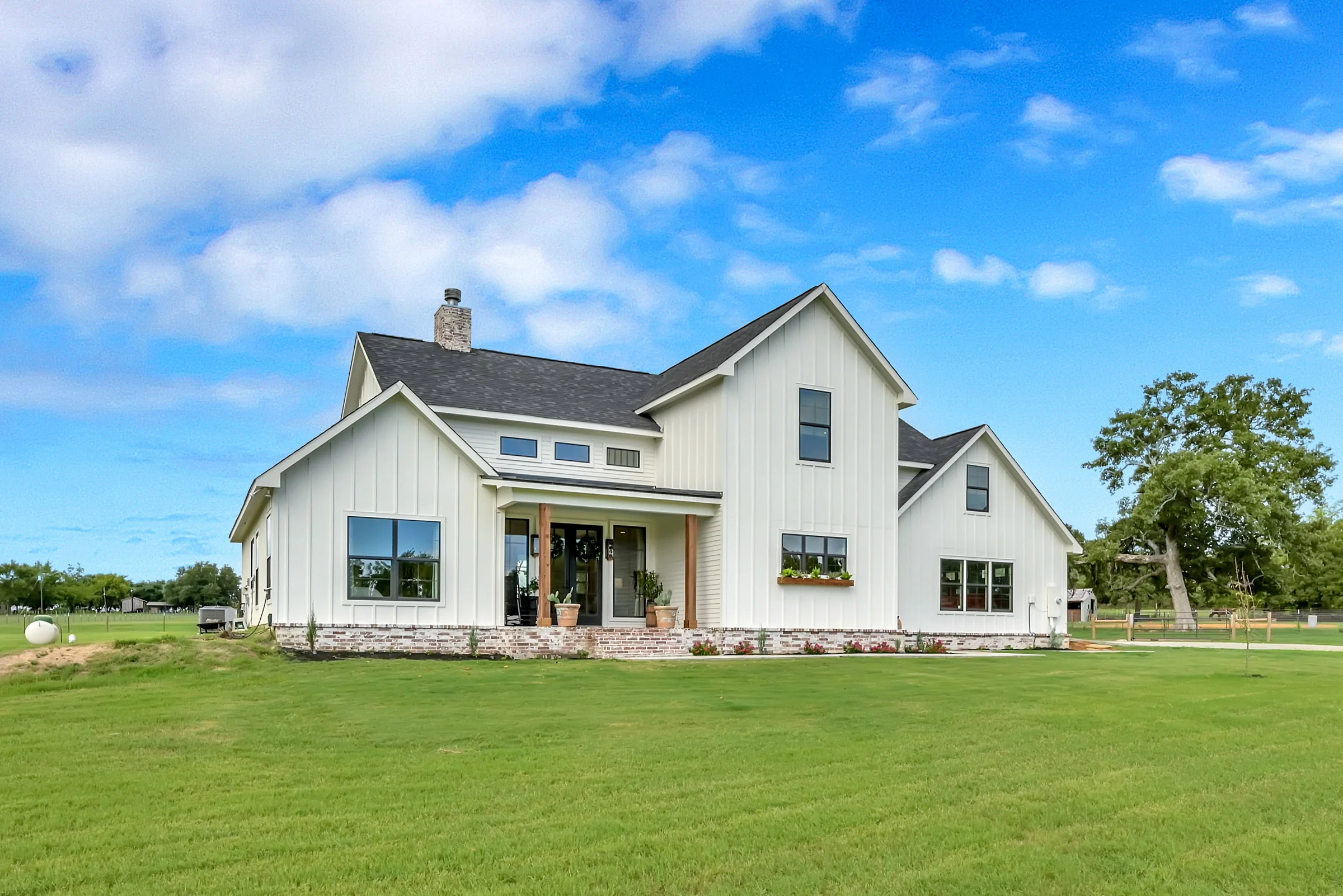 LS-42002 Dobbin Barndominium House Plan - Image 2