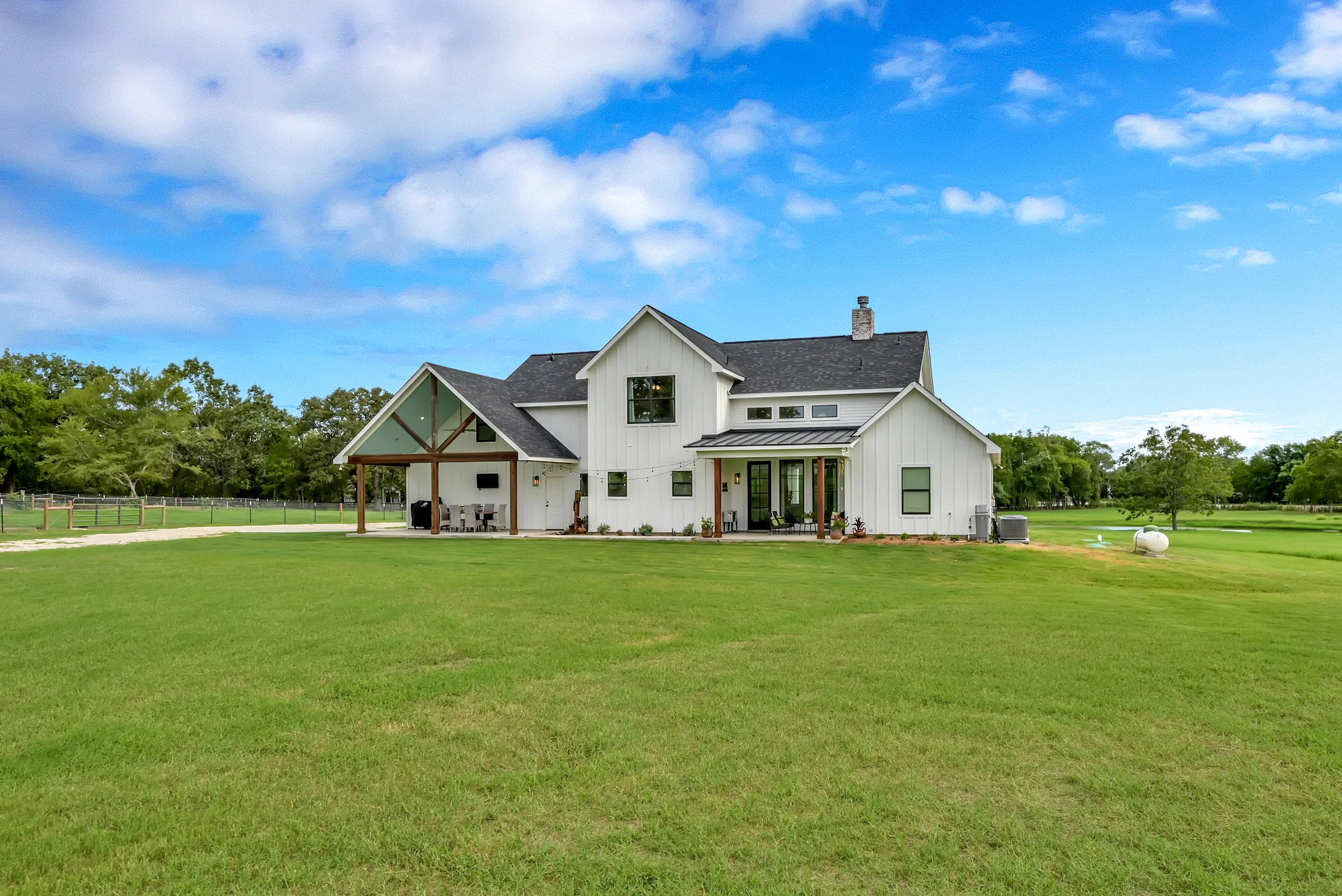 LS-42002 Dobbin Barndominium House Plan - Image 4