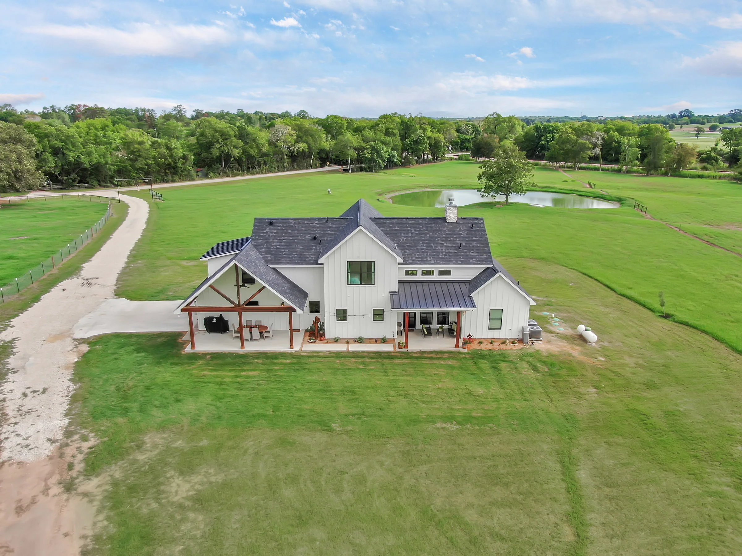LS-42002 Dobbin Barndominium House Plan - Image 5